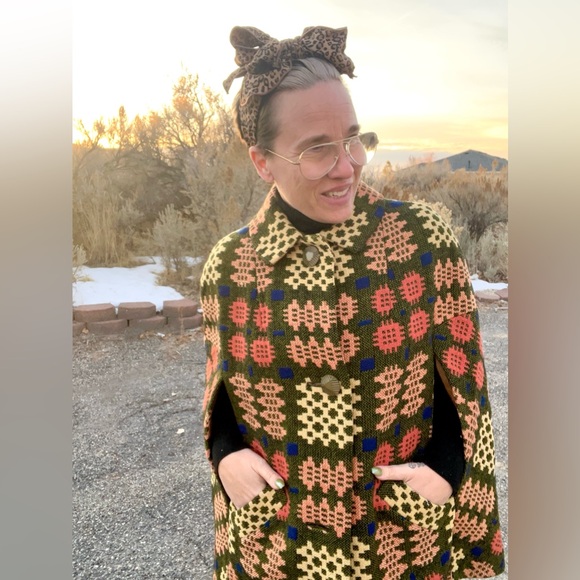 Vintage AMAZINGNESS!!! Embroidered Geometric Print Cape Brocade Stunning - Picture 4 of 9